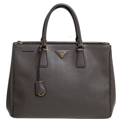 prada saffiano classic tote
